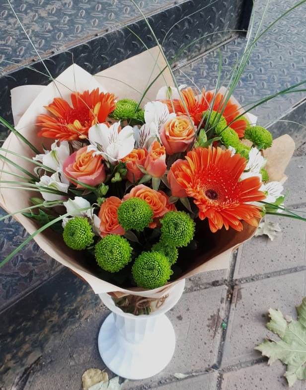 Букет цветов из: Герберы, Хризантемы, Альстромерии и Розы в Инском