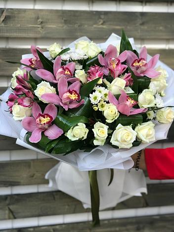 Букет цветов из: Розы и Хризантемы в Инском