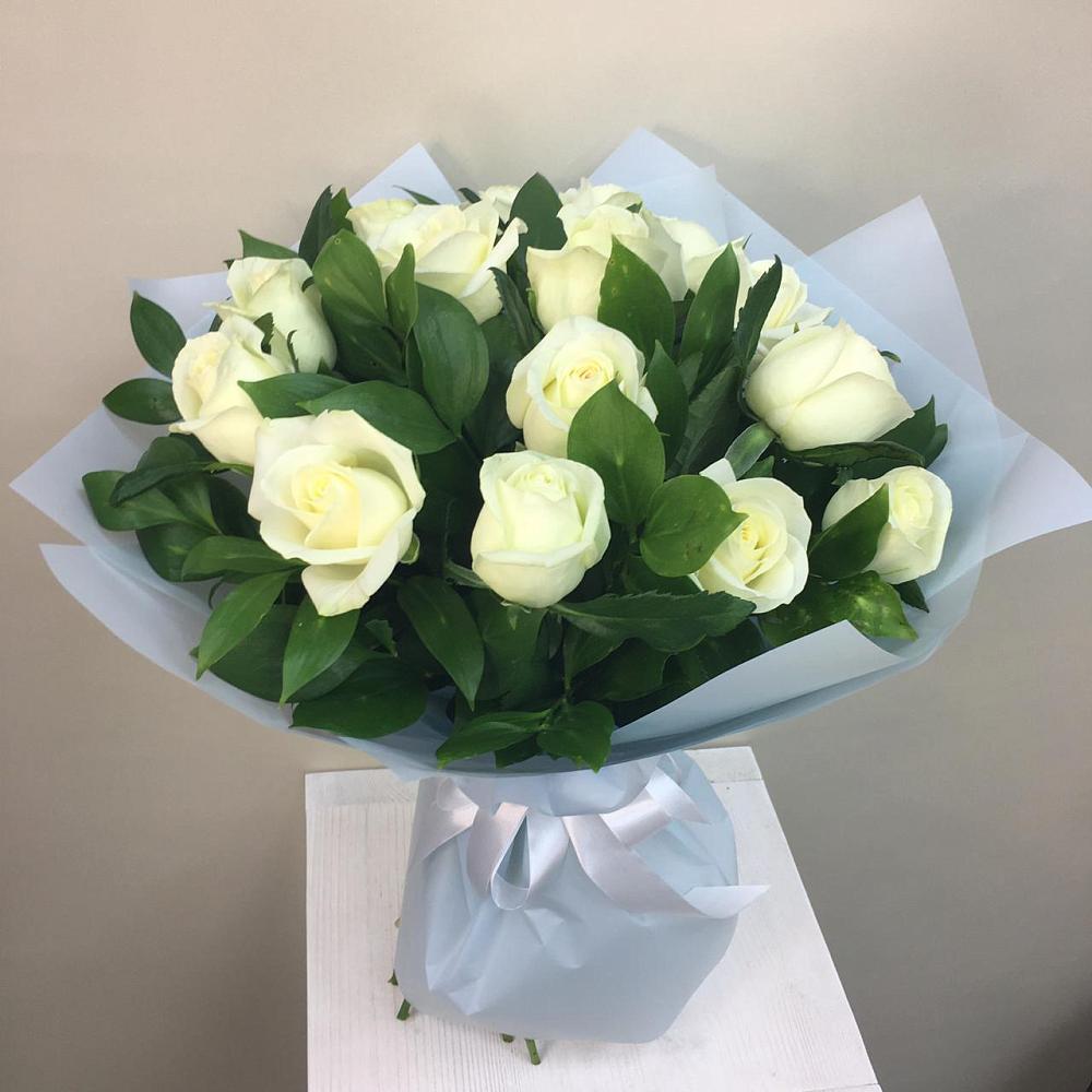 Букет 15 Белых роз Проуд в Инском