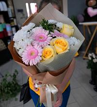 Букет цветов из:  Герберы, Розы и Хризантемы в Инском