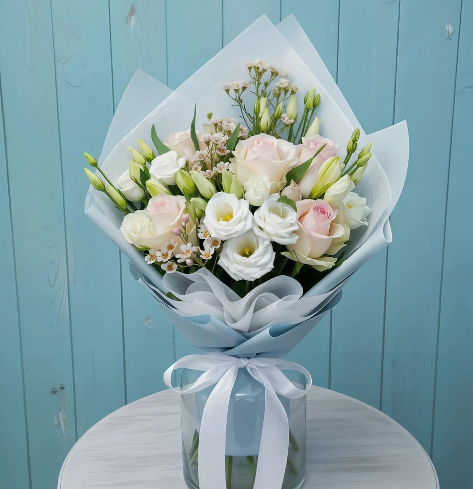 Букет цветов из: Розы и Лизиантусы в Инском