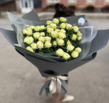 Букет Белые кустовые розы Солинеро в Инском
