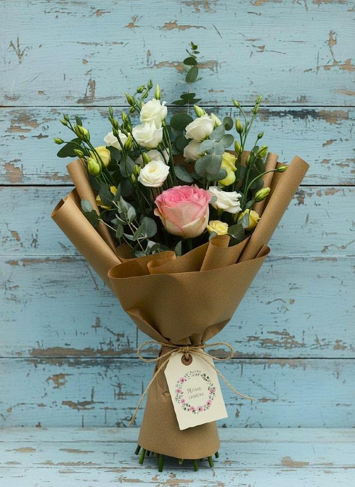 Букет цветов из: Розы и Лизиантусы в Инском