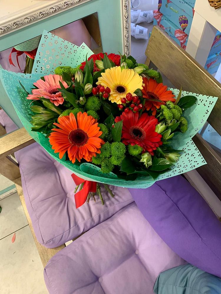 Букет цветов из: Герберы, Хризантемы и Альстромерии в Инском