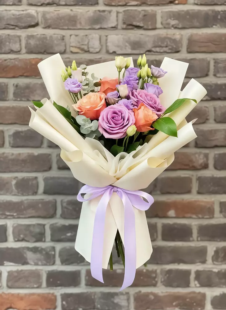 Букет цветов из: Лизиантусы и Розы в Инском