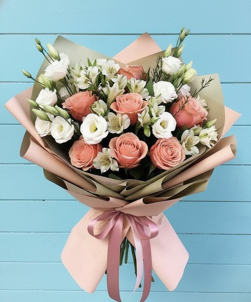 Букет цветов из: Розы, Альстромерии и Лизиантусы в Инском
