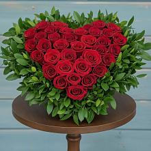 Цветочная композиция из Розы в виде сердца в Инском