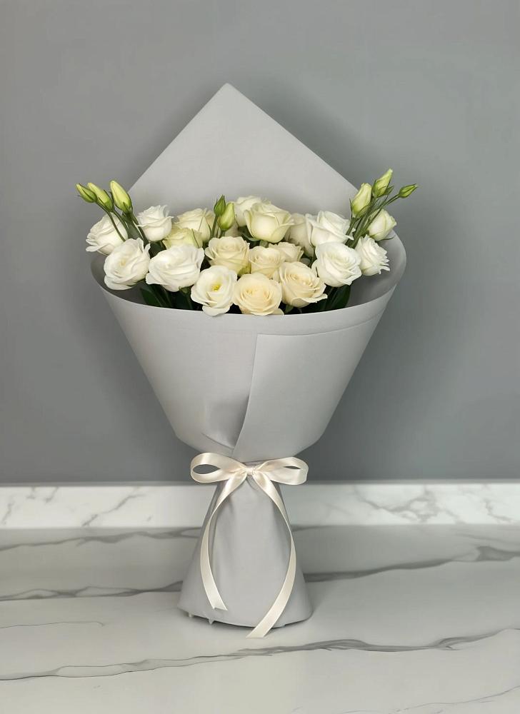 Букет цветов из: Розы и Лизиантусы в Инском