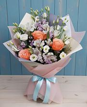 Букет цветов из:  Лизиантусы, Розы, Альстромерии и Гипсофила в Инском