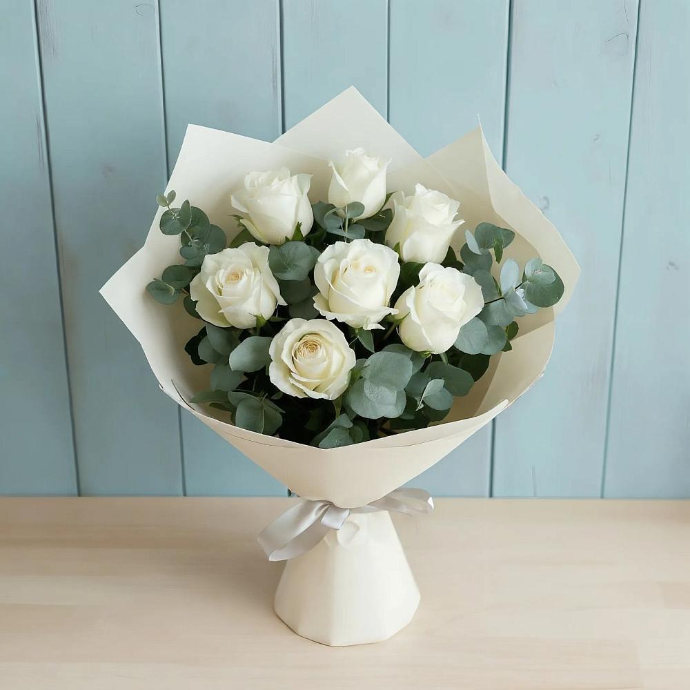 Букет Белые розы в Эвкалипте в Инском