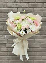 Букет цветов из:  Гвоздики, Розы, Лизиантусы и Хризантемы в Инском