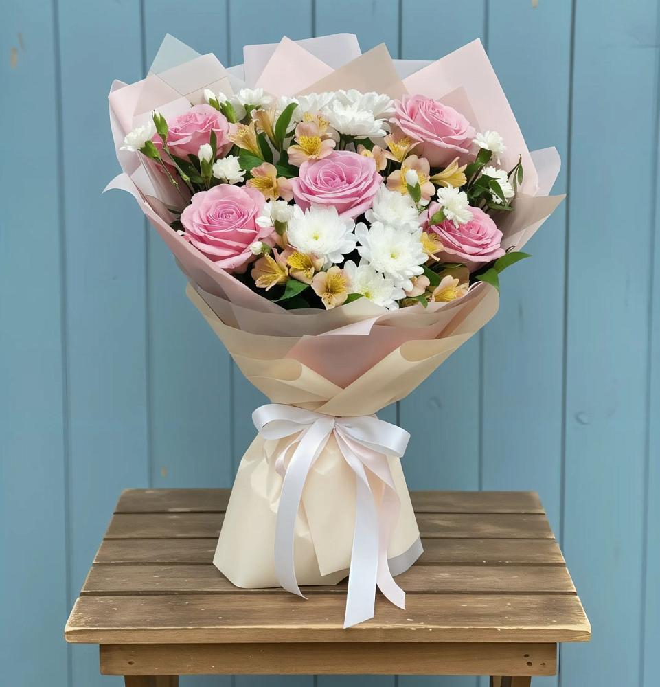 Букет цветов из: Гвоздики, Орхидеи и Розы в Инском