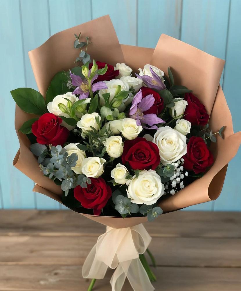 Букет цветов из: Розы и Альстромерии в Инском