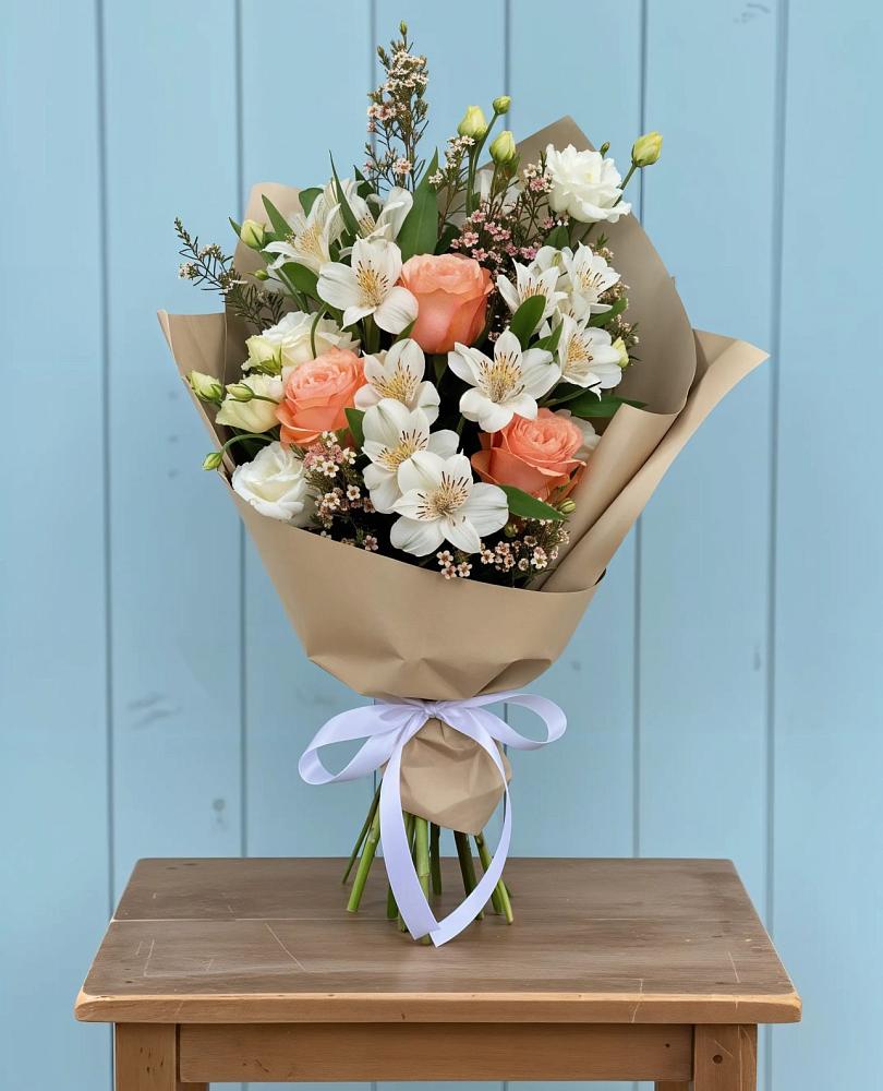 Букет цветов из: Альстромерии, Лизиантусы, Розы и Хризантемы в Инском