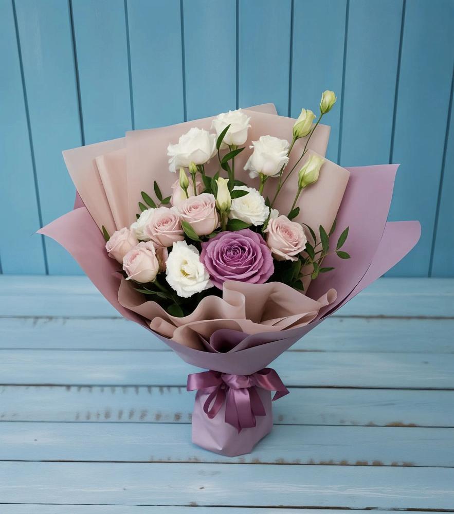 Букет цветов из: Розы и Лизиантусы в Инском